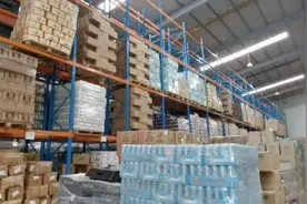 揭秘临期食品便宜的秘密！“折扣食品”仓储“临期饮料按堆卖”？| 民生测评图片