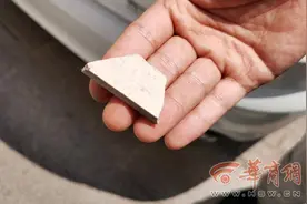 西安旭景新港小区楼体外立面瓷砖脱落四车被砸 损失谁来担？图片