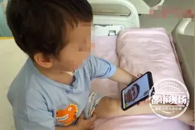揪心！3岁儿子摔下，爸爸开车不慎从他身上轧过图片