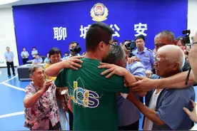 探访郭新振养父母村子 大伯：希望两家以后像亲戚一样来往图片