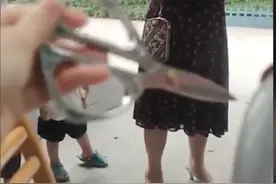 成都一小区高空掉落剪刀，女子裙子被戳破，物业：已报警，正在排查中图片