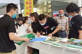 常发农装多款热销轮拖亮相新疆农机展图片