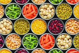 餐桌上的美食，馈赠亲朋的礼品，欧美家庭流行自己做罐头图片