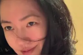 小S晒自拍视频露邪魅一笑 全素颜出镜皮肤超水嫩图片