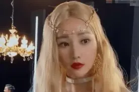 仙女下凡！柳岩片场cos雅典娜 金发红唇靓丽绝美图片