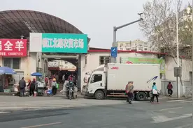 “知了猴”在青岛已上市半月 95元一斤不愁卖图片