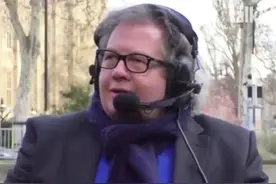 “连泥巴都不如！”英国主持人痛骂种族主义者，呼吁将其逐出社会图片