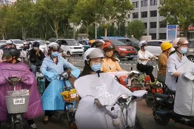 果然视频丨首日现场！德州严查骑乘电动车不佩戴头盔行为图片