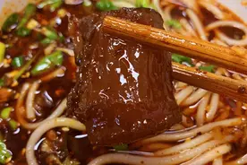 美食时间到！都江堰的这条美食街，安排起来~图片
