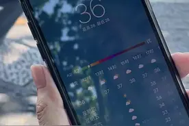 三伏天她们却穿着厚厚的秋冬装拍照！烈日炙烤下一天要换上百套服装图片