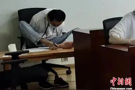 用脚书写人生答卷的四川“无臂考生”：付出不怕没收获图片
