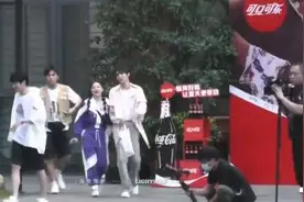 罗一舟被金靖挽手像打了石膏 松开后恢复灵活引爆笑图片
