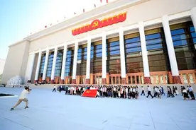 接续奋斗的百年历程与启示图片