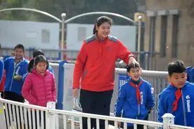 趣体坛 | 比赛还没开始，就结束了！14岁山东女孩张子宇身高2米26追平姚明视频封面