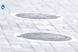 这有个频繁跳动的井盖，咋回事？图片