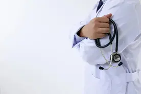 的哥开车途中左腿突然不听使唤！专家紧急提醒图片