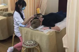 华医金良散发中医魅力 成功医治一英国朋友手麻症图片