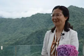 四川荥经县委书记李蓉眼中的“小县优城”：颜值与内涵并存“产、城、人”一体化发展图片