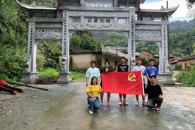 捐棺祭拜七十二载，吴氏家族代代守护图片