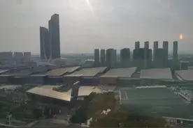 “冰火两重天”！37℃的南京一边艳阳高照一边突降冰雹图片