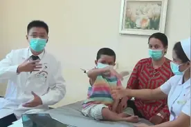 ​好消息！新疆和田断臂男孩恢复良好，手臂已可以抬起视频封面