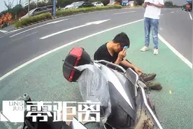 嫌天热不带头盔，电动车车主遭一吨重的橡胶皮“打脸”图片