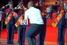 再见，军旗！珍重，战友！空军预警学院36名退役干部向军旗告别视频封面