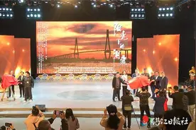 《阳光下的泪痕》17日晚首播图片