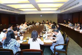 上海政协发展历程中的“高光”时刻有哪些？这场工作例会讨论了这些图片