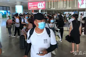 黄山高铁北站“太热”需要对旅客和“的哥”友好些图片