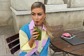 这条「刀割牛仔裤」，好看到奶奶都不缝图片