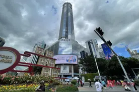 权威结论！楼顶桅杆引发振动 32天予以拆除 记者实探深圳赛格广场现状图片
