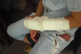 一儿一女双双身亡！手机充电时千万不要放在这位置，否则后悔都来不及…图片