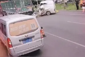 车头都撞烂了！哈尔滨三环路上两车追尾致1人遇难图片