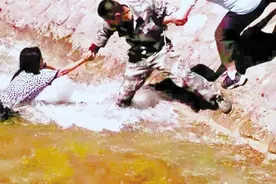 女孩落入水渠被急流冲走 山丹马场“牧马人”奋勇相救挽回一命图片