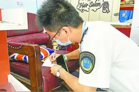 “拼命三郎”生日当天晕倒在工作岗位上图片