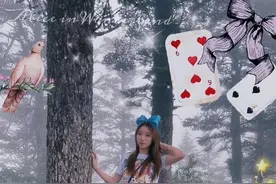 毕滢野外度假纯素颜出镜 与美女合影比腿长图片