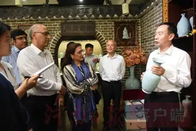 巴基斯坦驻华大使点赞汝瓷“河南老字号”图片