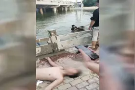 快来救命！眼见5个男孩水中挣扎下沉 她嘶吼求救仨路人闻声立即跳水救人图片