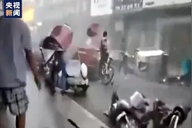 电瓶车被吹倒！安徽长丰县出现10级大风天气图片