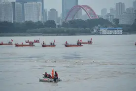 武汉7·16渡江节归来，游泳再次点燃武汉人的夏日激情图片