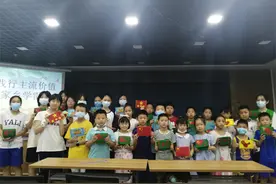 岳麓区晟秀园社区开展“培育践行主流价值，雷锋家乡学雷锋”手工活动图片