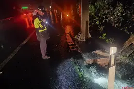 雅西高速荥经段突发塌方险情！经彻夜奋战，现道路已抢通图片