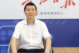 “无家可归”的公交车频频占道临停，武汉公交集团：3年内全部迁入公交场站图片