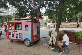男子骑三轮摩托到郭刚堂家门口寻女：找不到女儿，我就是流浪人图片
