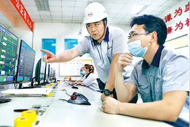 “我是党员我先上”图片
