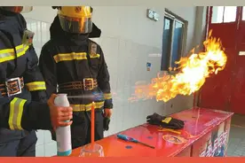 “降温喷雾”火了 消防喊话：慎用！