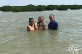 “逃到海里也要抓！”浙江民警追到海里给逃犯戴上手铐图片