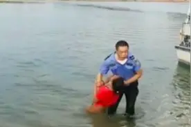 汤警官，你奋不顾身救人的样子，真帅图片
