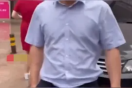嚣张！湖北一孕妇带孩子下车缓慢，遭后车男子持甩棍怒吼威胁，结局令人舒适图片